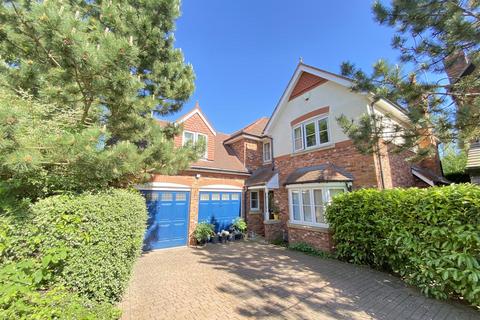 5 bedroom detached house for sale