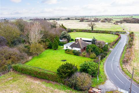 Creeksea Ferry Road, Rochford, SS4 3 bed detached bungalow for sale