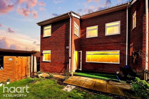 Frythe Close, Kenilworth 3 bed maisonette for sale