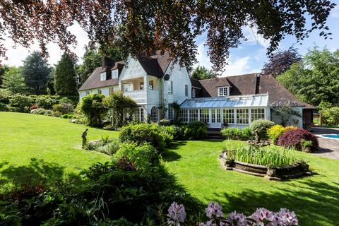 Tilford Road, Farnham, Surrey, GU9 5 bed detached house for sale