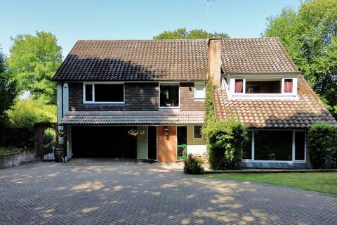 Hawks Hill, Bourne End SL8 4 bed detached house for sale