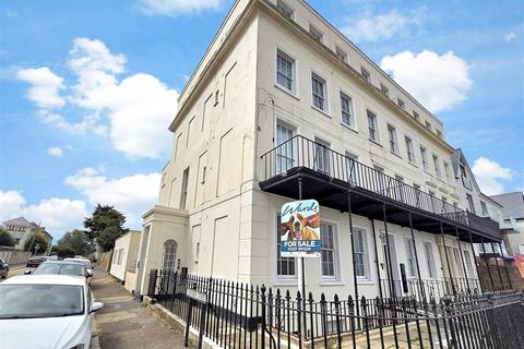 St. George's Terrace, Herne Bay, Kent 2 bed ground floor flat for sale