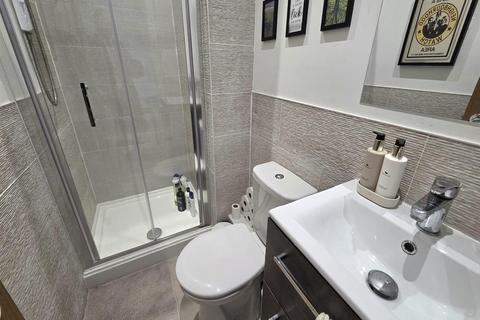 St. George's Terrace, Herne Bay, Kent 2 bed ground floor flat for sale