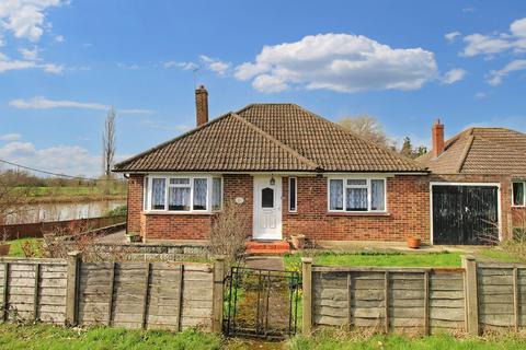Forge Lane, Maidstone ME18 2 bed bungalow for sale
