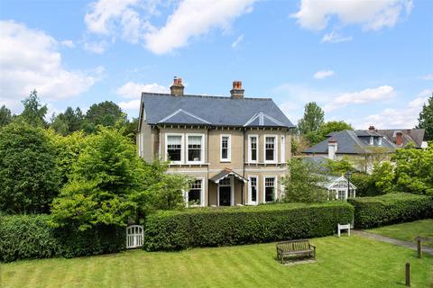 6 bedroom detached house for sale