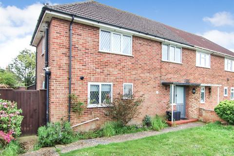 Gordon Road, Pennington, Lymington... 3 bed semi