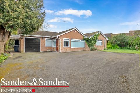 Rectory Close, Harvington, Evesham, WR11 3 bed detached bungalow for sale