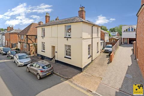 6 bedroom detached house for sale