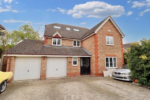 5 bedroom detached house for sale