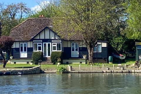 Laleham Reach, Chertsey 3 bed detached house for sale