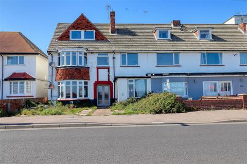 Princes Esplanade, Walton on the Naze... 1 bed apartment for sale