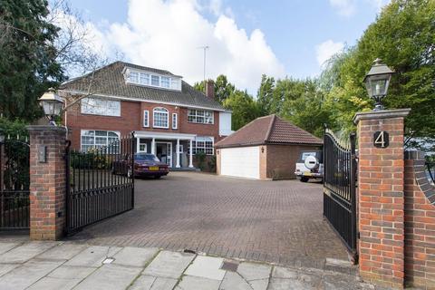 6 bedroom detached house for sale