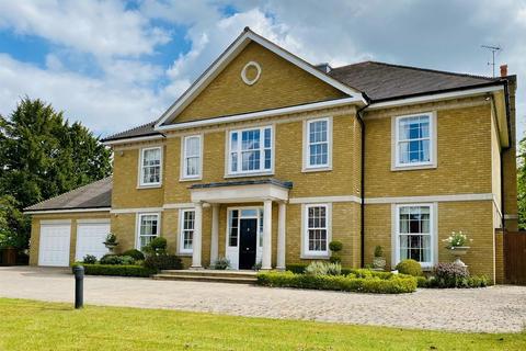 6 bedroom detached house for sale