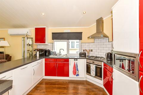 Woodlands Lodge Park, Ashford, Kent 2 bed park home for sale