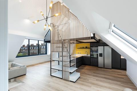 Luttrell Avenue, Putney, London, SW15 3 bed maisonette for sale