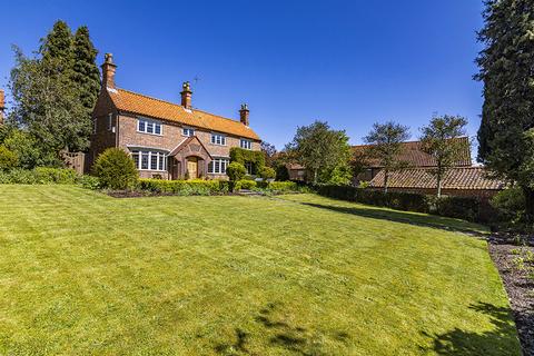 Main Street, Woodborough NG14 4 bed village house for sale
