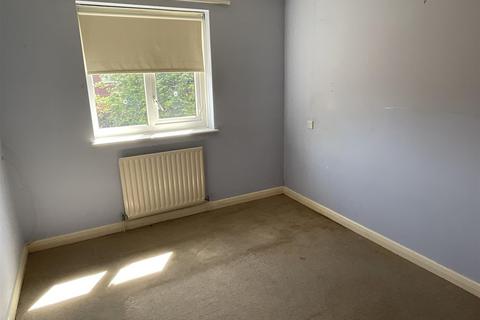Roselawn Gardens, Margate, Kent 2 bed flat for sale