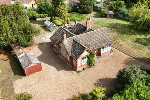 Wretton Road, Stoke Ferry PE33 3 bed detached bungalow for sale