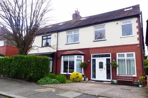 5 bedroom semi-detached house for sale