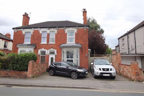 AINSLE STREET, GRIMSBY 3 bed semi