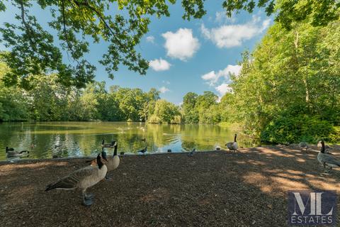Canons Drive, Middx HA8 6 bed detached house for sale