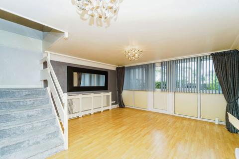 Cranford Lane, Hounslow, TW5 9PH 2 bed duplex for sale