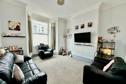 Adderbury Grove, Hull HU5 3 bed end of terrace house for sale