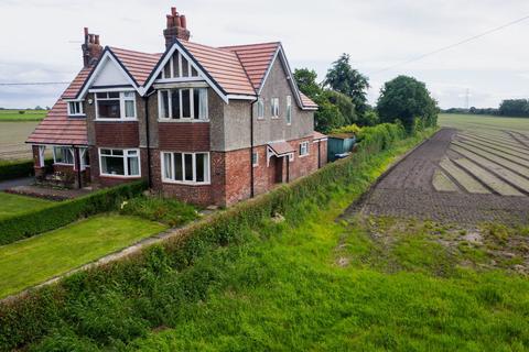 Carr Moss Lane, Halsall, Ormskirk... 2 bed semi