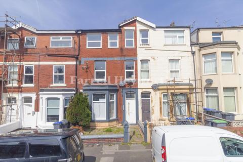 Westmorland Avenue, Blackpool FY1 6 bed flat for sale