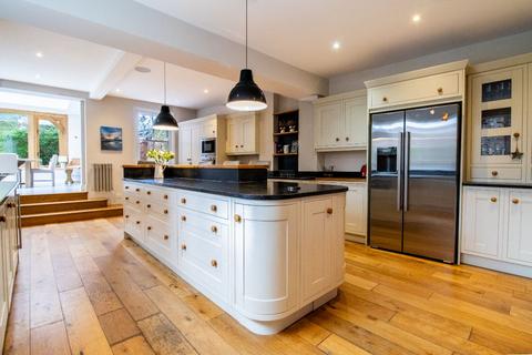 The Green, Hurworth, DL2 5 bed terraced house for sale