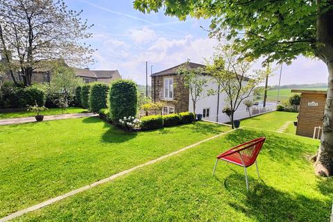 Denholme Gate Road, Northowram HX3 2 bed detached house for sale