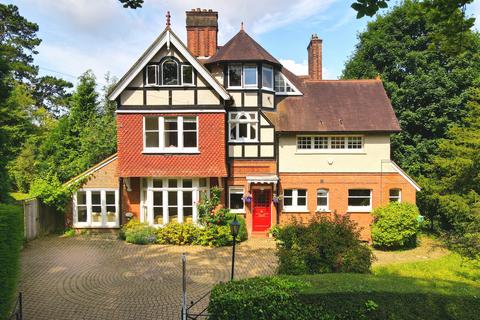 6 bedroom detached house for sale