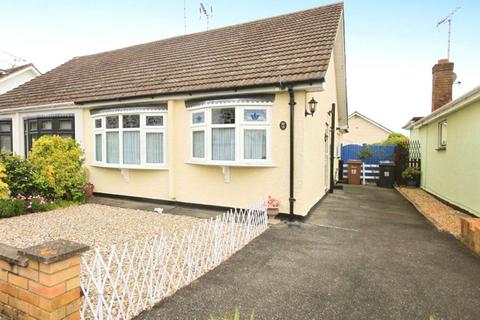 Delmar Gardens, Wickford, Essex, SS11 2 bed bungalow for sale