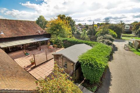 Marden Road, Staplehurst, Kent, TN12 0PD 5 bed barn conversion for sale