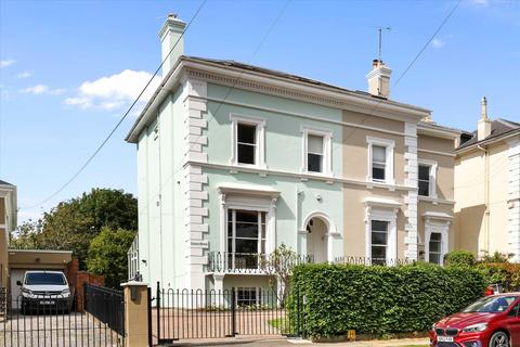 5 bedroom semi-detached house for sale