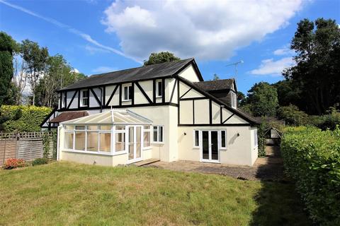 Waterhouse Lane, Kingswood 3 bed semi