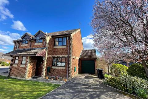 Dashwood Close, Sturminster Newton 3 bed semi