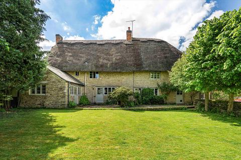 Westbury, Buckinghamshire, NN13 4 bed detached house for sale