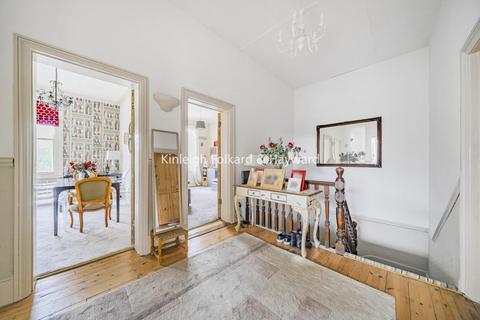 Bromley Avenue, Bromley, Kent, BR1 4 bed flat for sale