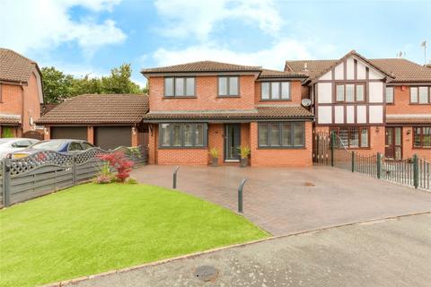 Elmstead Crescent, Crewe, Cheshire, CW1 4 bed detached house for sale
