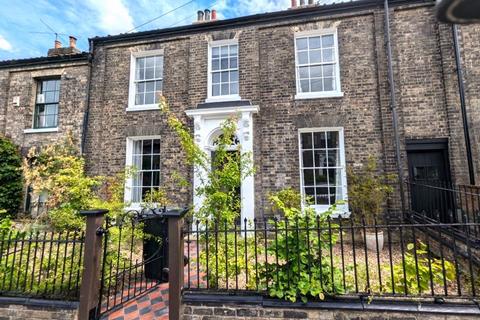 4 bedroom terraced house for sale