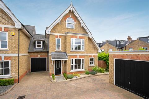 5 bedroom link detached house for sale