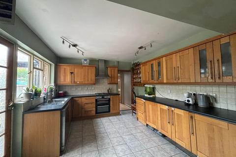 Carisbrooke Road, Newport, Isle of Wight 4 bed detached house for sale