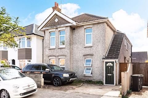 Jumpers Avenue, Christchurch, BH23 3 bed apartment for sale