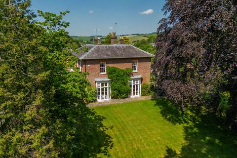 6 bedroom detached house for sale