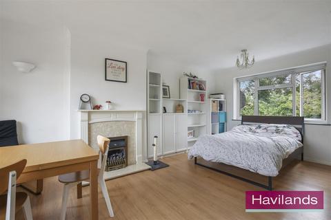 Gladeside, London 2 bed maisonette for sale