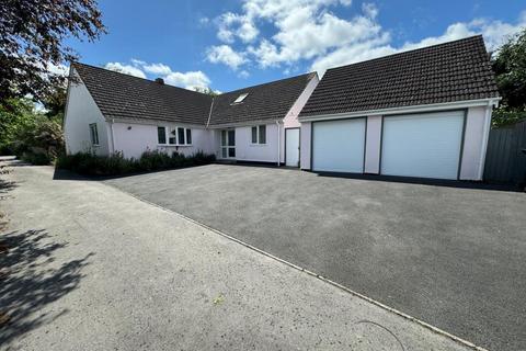 6 bedroom detached bungalow for sale