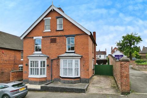 5 bedroom semi-detached house for sale