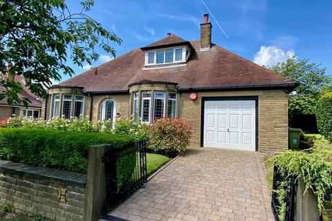 Luck Lane, Huddersfield 3 bed detached bungalow for sale