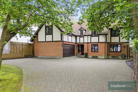 Manor Road, Essex IG7 5 bed detached house for sale